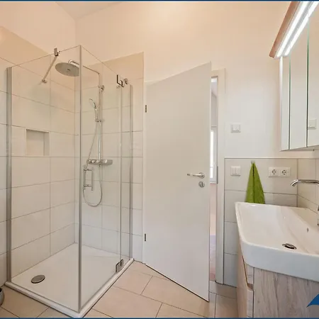 Fischerdorf Kuestenseeschwalbe * Zirchow