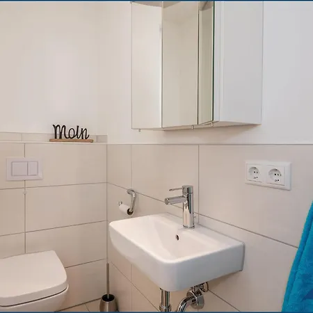 Fischerdorf Kuestenseeschwalbe * Zirchow