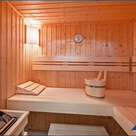 Fischerdorf Kuestenseeschwalbe * Zirchow