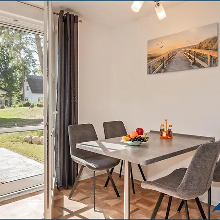 Fischerdorf Kuestenseeschwalbe 別荘 Zirchow